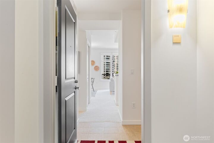 Property Photo:  2607  Western Avenue 1108  WA 98121 