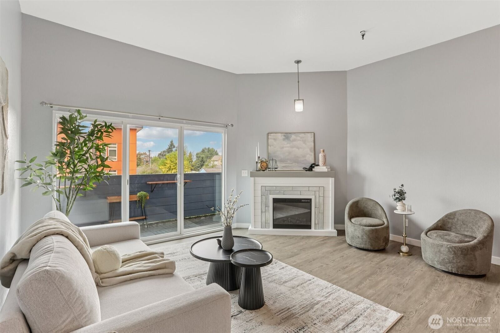 Property Photo:  1100  Harrington Ave NE 306  WA 98056 