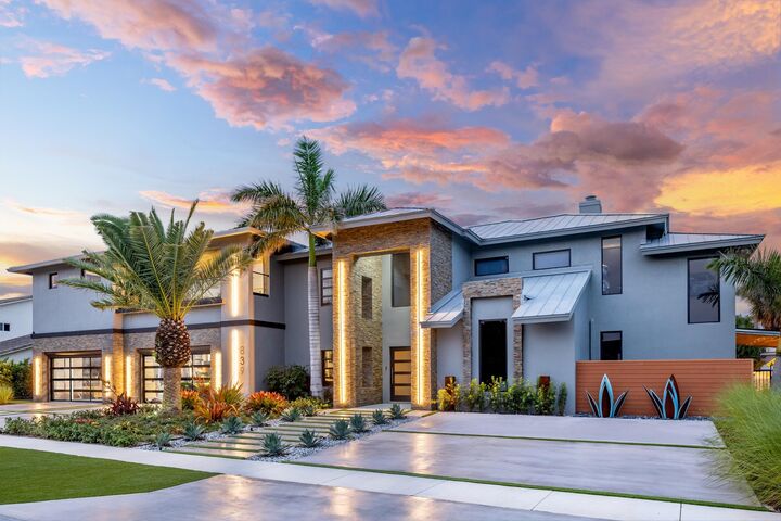 Property Photo:  839 NE Bay Isle Drive  FL 33487 