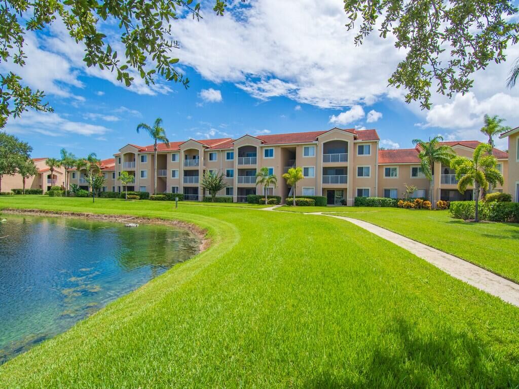 Property Photo: 1590 S 42nd Circle 208 FL 32967