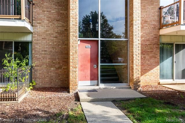 Property Photo:  1209 Island Drive 202  MI 48105 