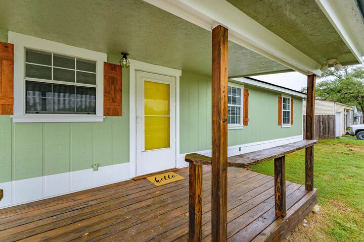 Property Photo: 618 W 47th St S KS 67217-4836