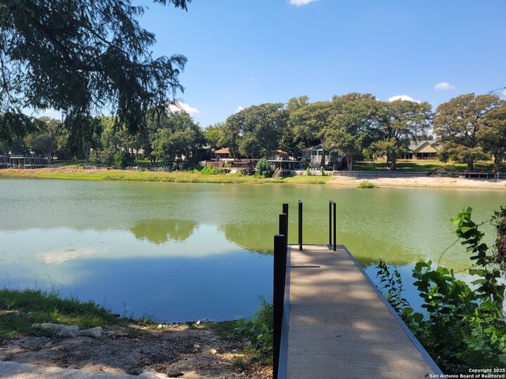 Property Photo:  510 Rudeloff  TX 78155 