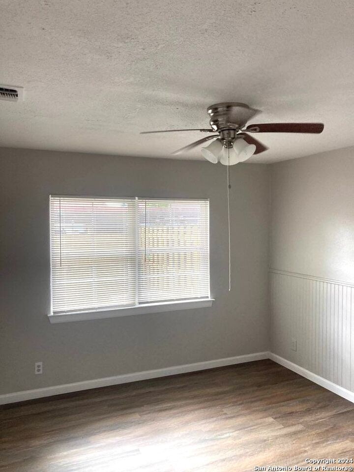 Property Photo: 1225 Churing Dr TX 78245