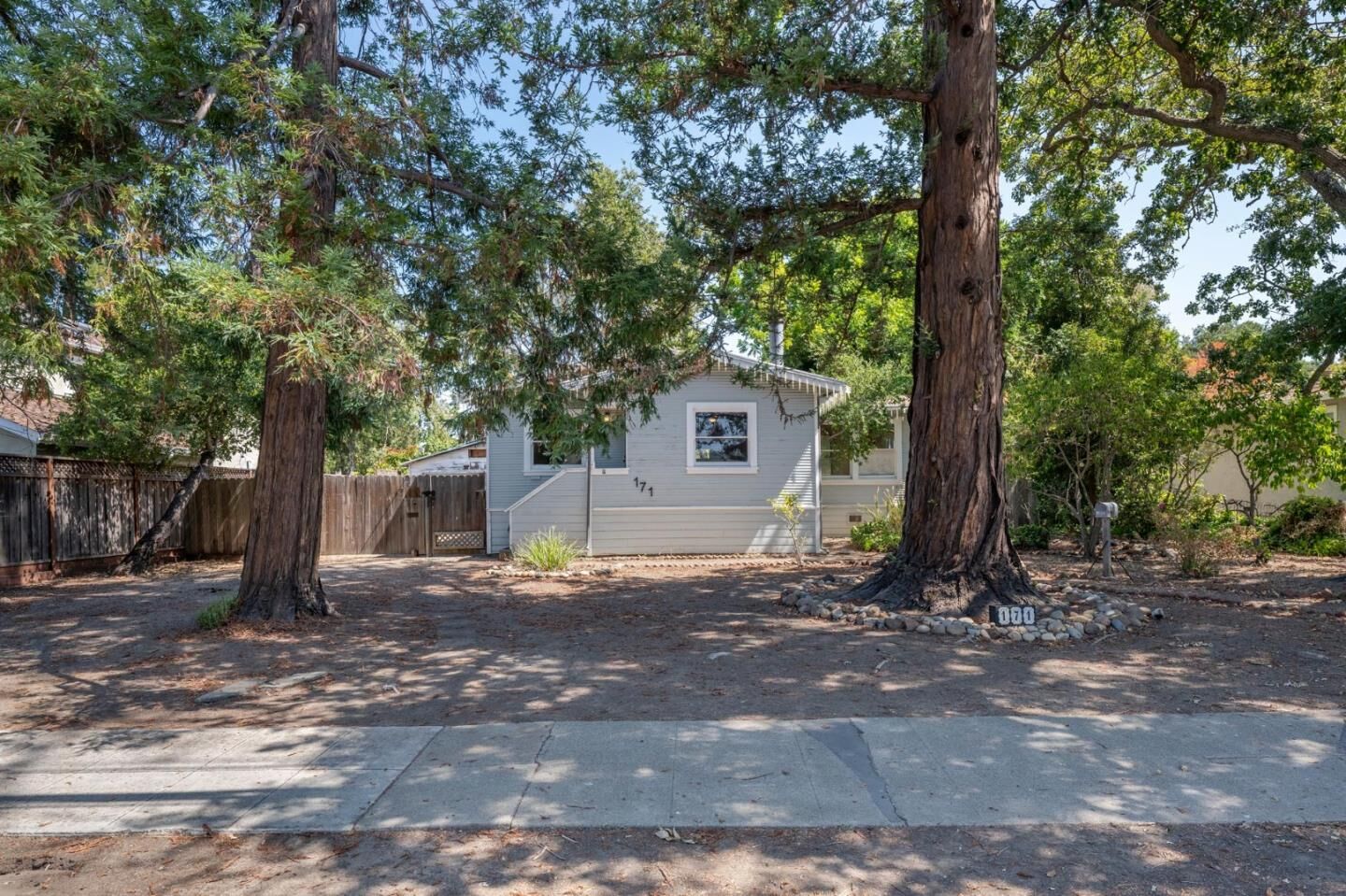 Property Photo: 171 Inner Circle CA 94062