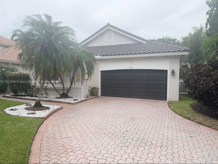 Property Photo: 1400 W Lacosta Dr W FL 33027