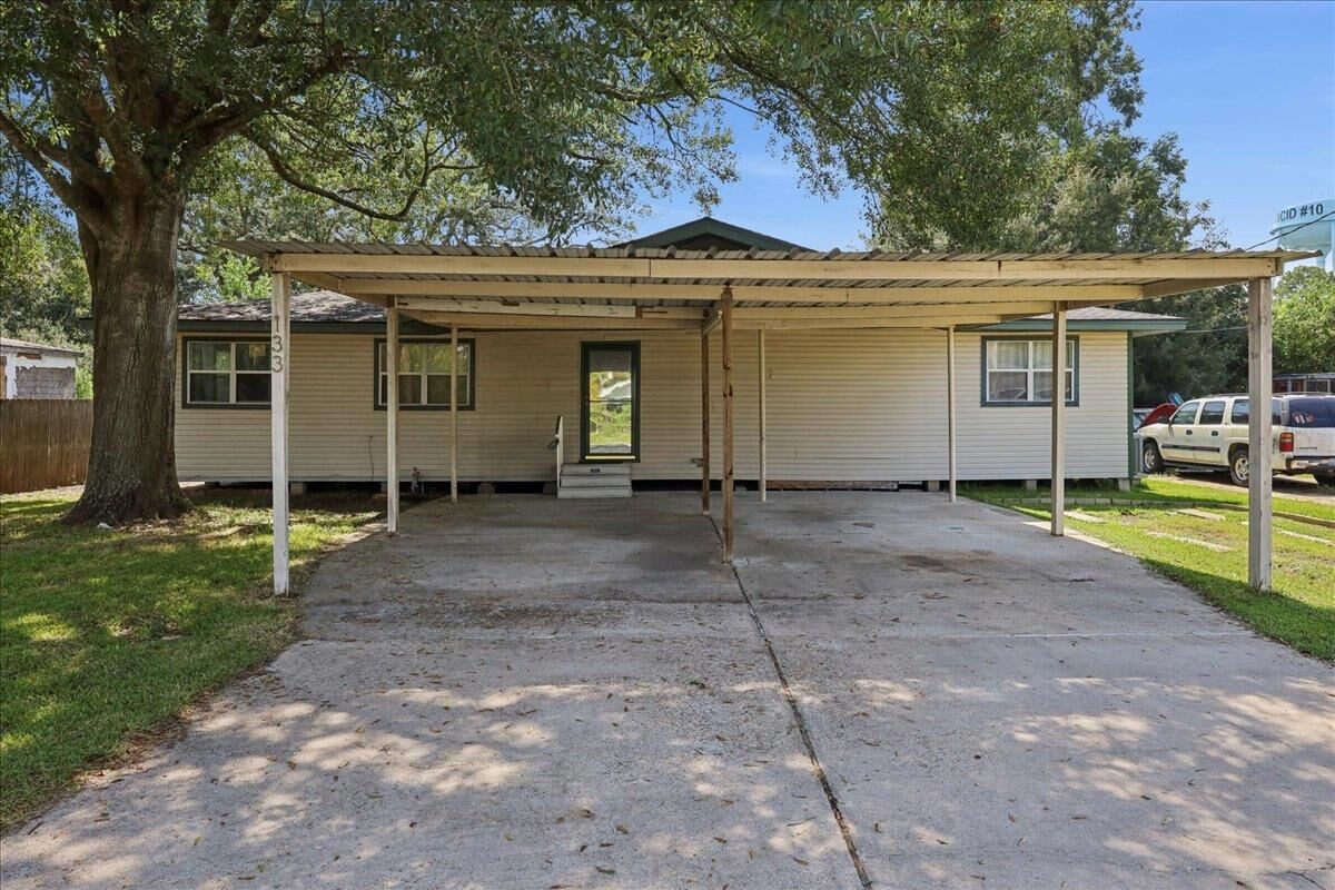 Property Photo: 133 6th Avenue TX 77627