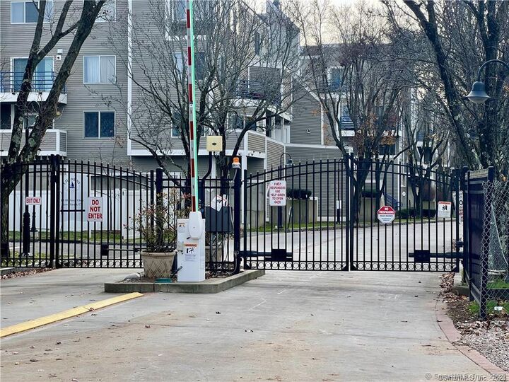 Property Photo:  127 Harbour Close 127  CT 06519 