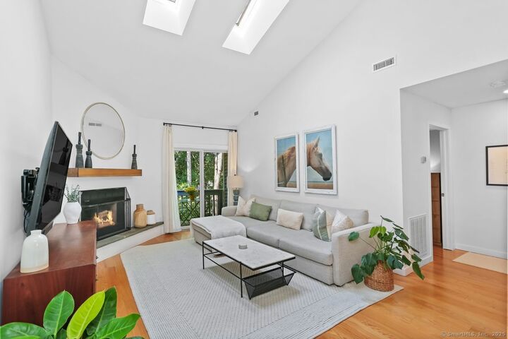 Property Photo:  1 Wolfpit Avenue Apt 12  CT 06851 
