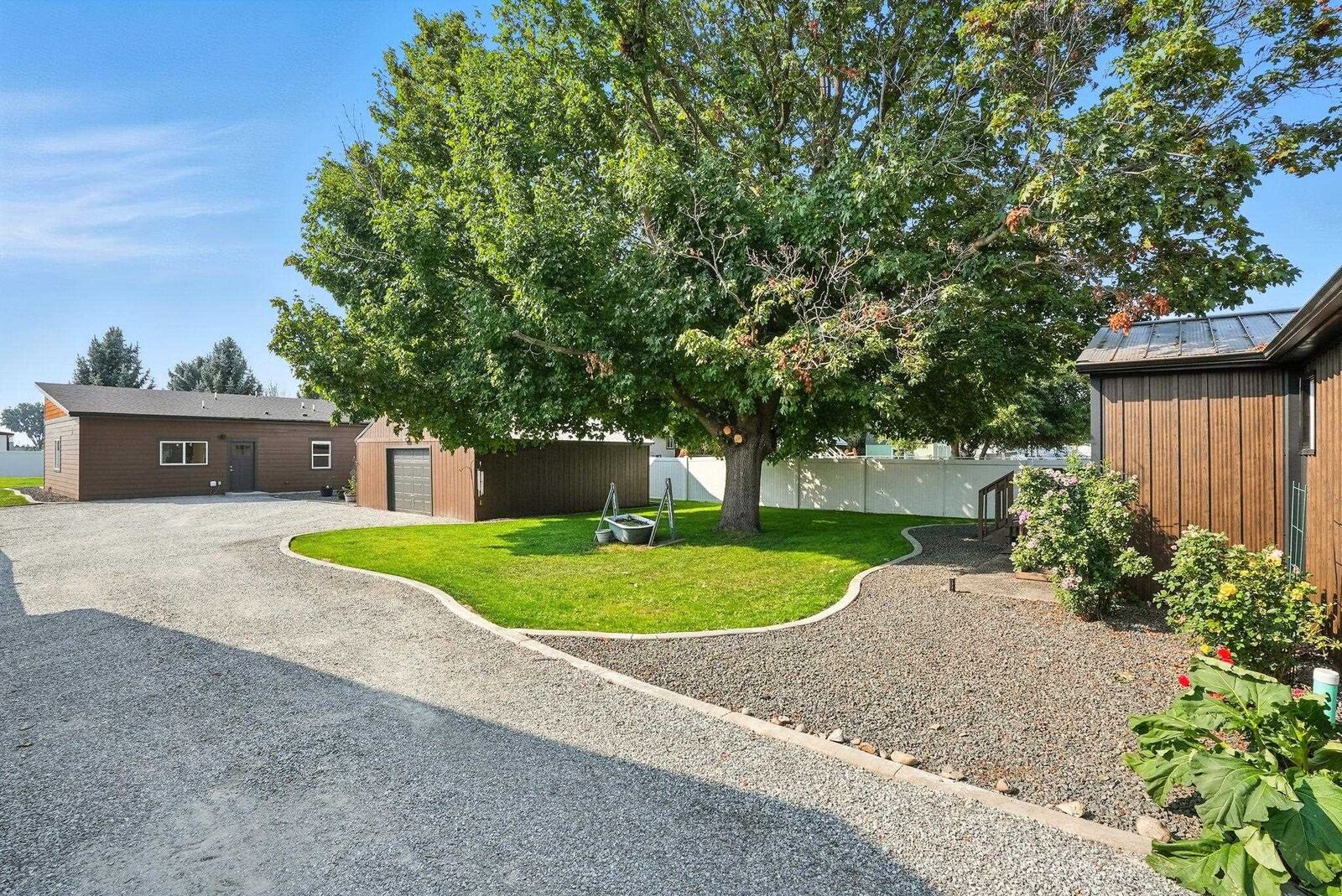 Property Photo: 5325 N Vincent Rd WA 99025