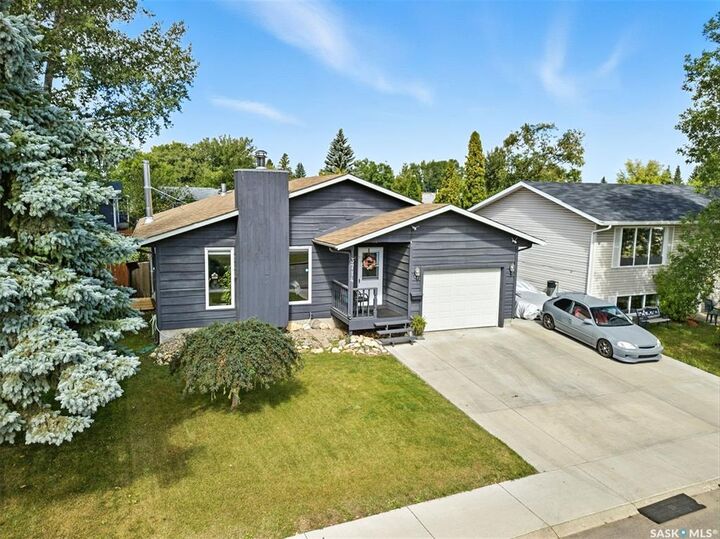 Property Photo:  3714 Fairlight Drive  SK S7M 4T5 