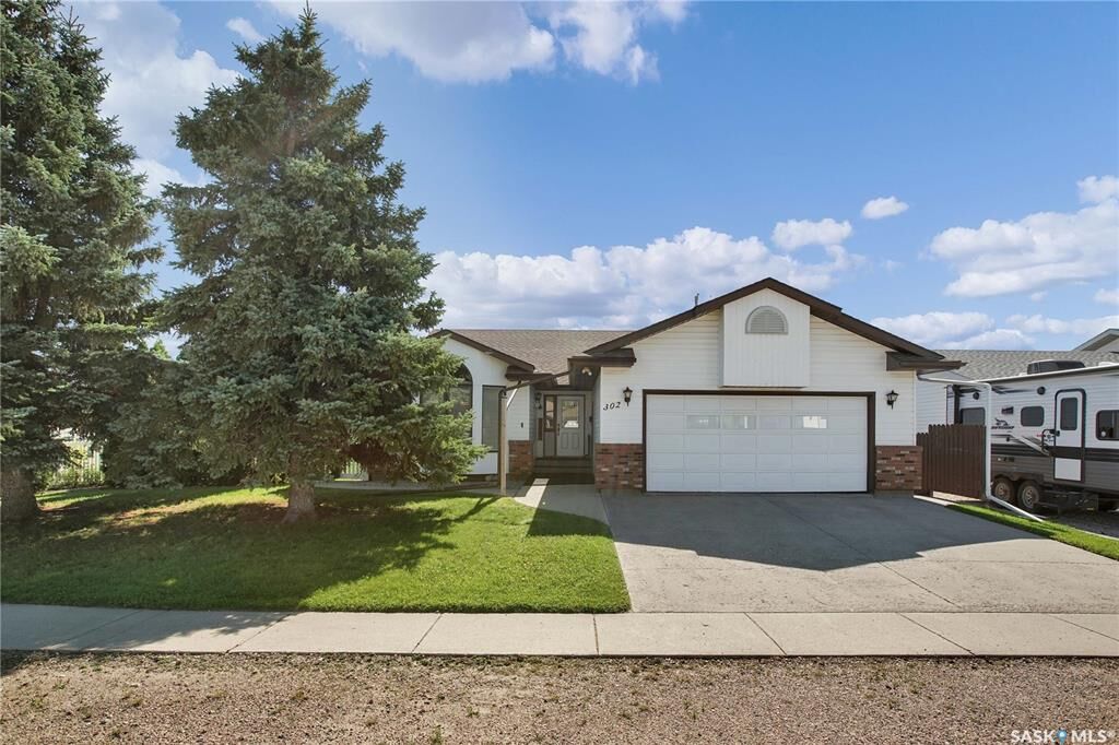 Property Photo: 302 6th Street SK S0K 1X0