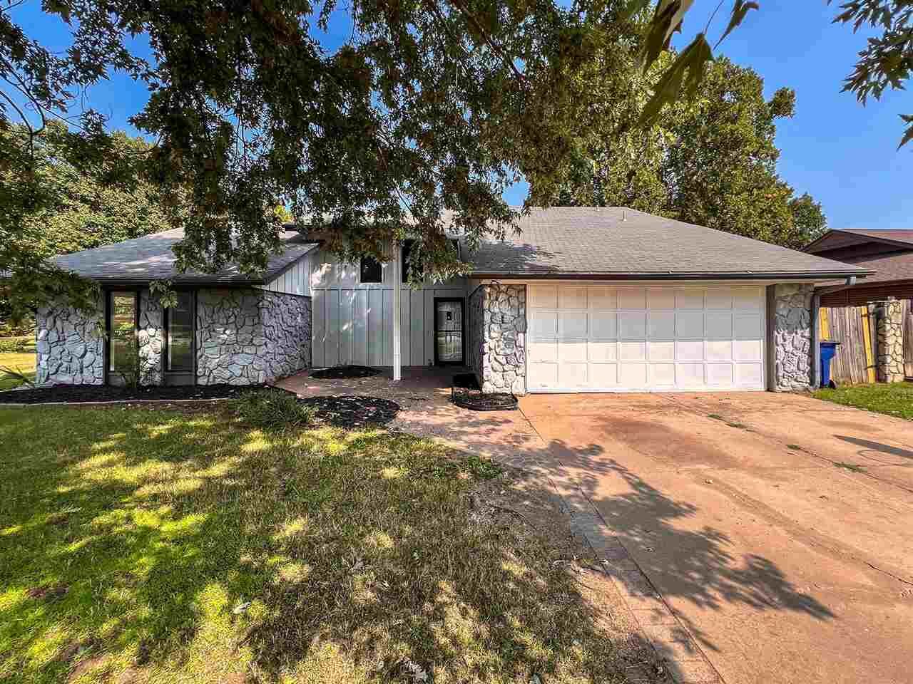 Property Photo: 1713 S Mansfield OK 74074