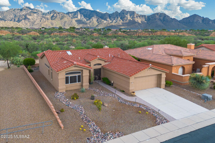 Property Photo: 13782 N Lobelia Way AZ 85755
