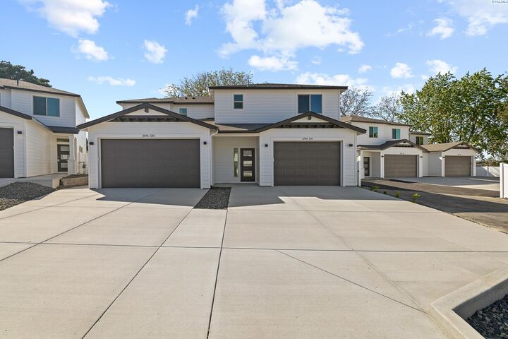 Property Photo: 1096 S Underwood Pl WA 99337