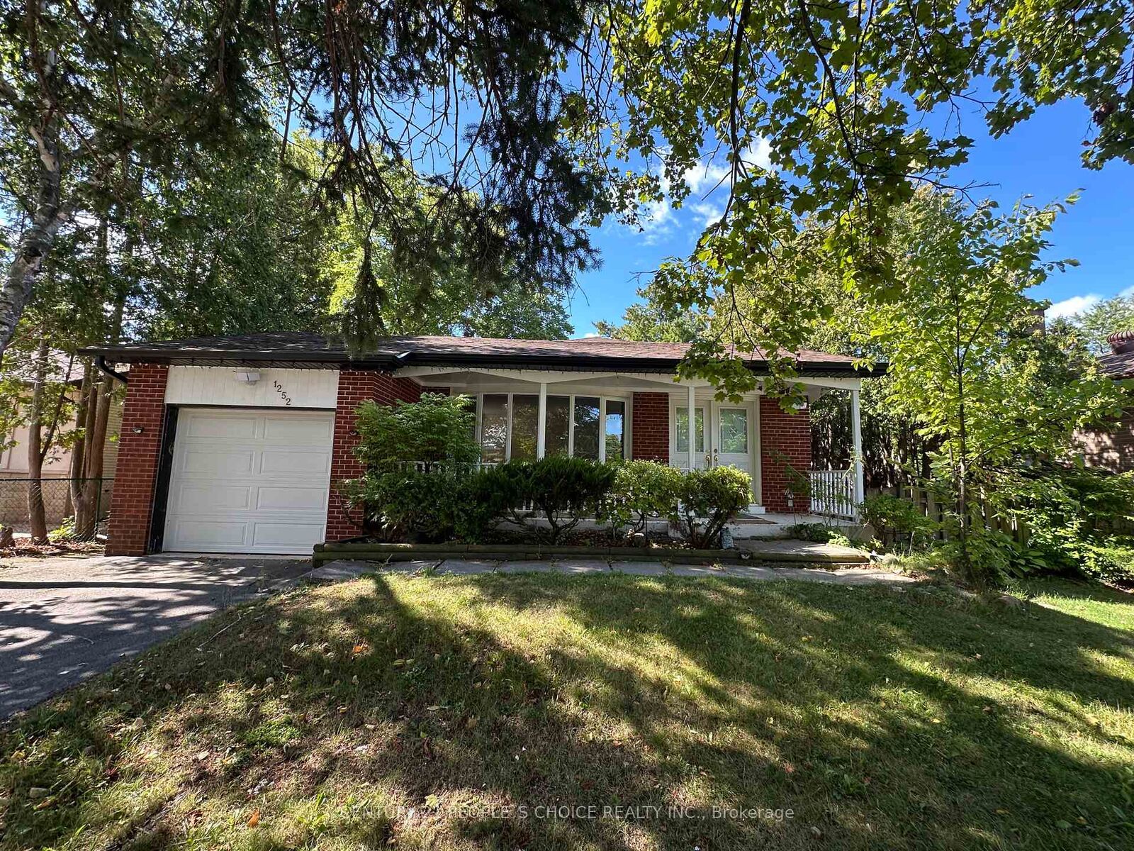 Property Photo: 1252 Mont Clair Drive ON L6H 1Z4