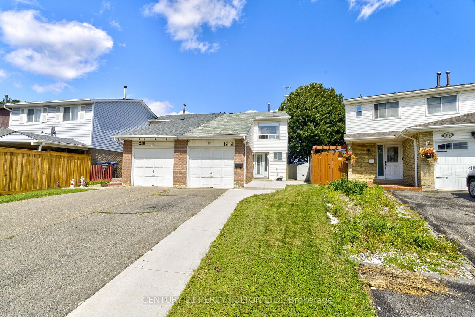 Property Photo:  212 Royal Salisbury Way  ON L6V 3J9 