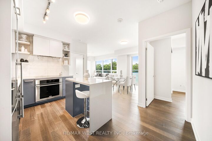 Property Photo: 1830 Bloor Street W 511 ON M6P 0A2