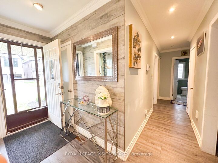 Property Photo:  117 William Street  ON L4A 1B3 