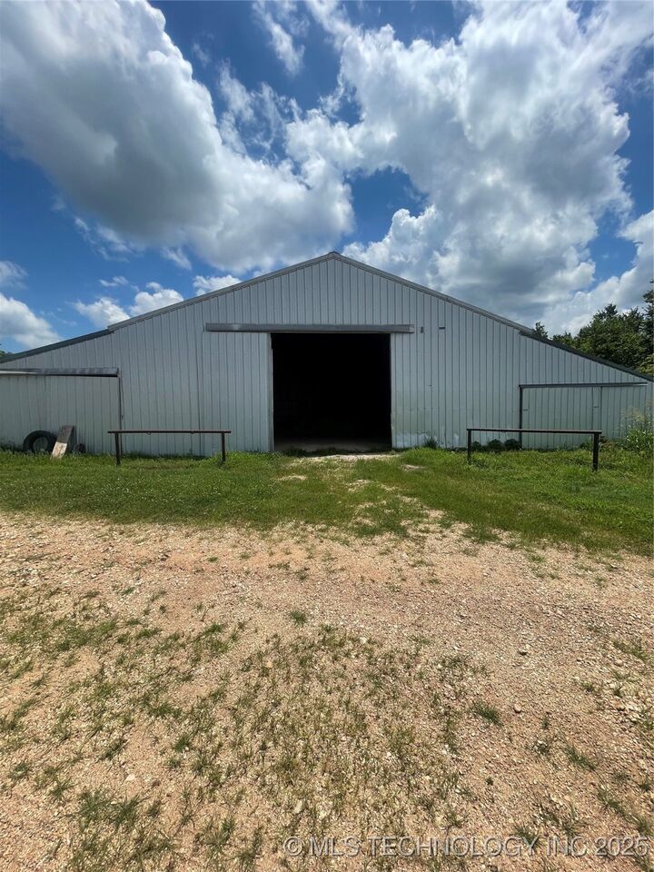 Property Photo: 54709 S 683 Road OK 74338