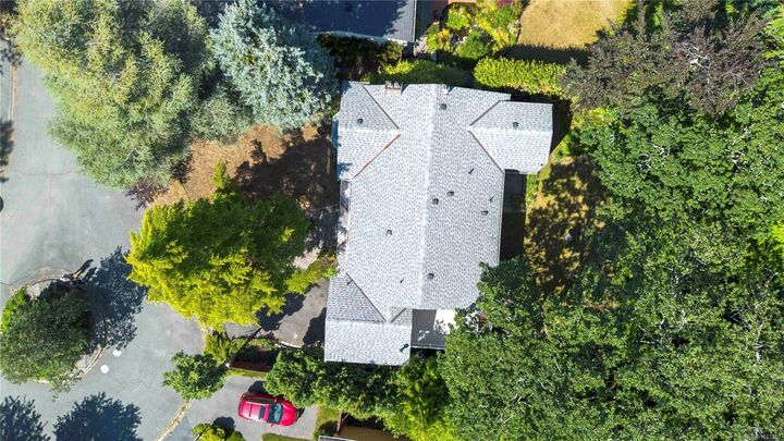 Property Photo: 1748 Llandaff Pl BC V8N 4V1