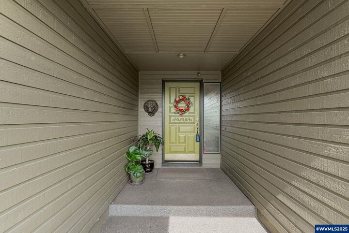 Property Photo: 2587 Bandon Ct NW OR 97304