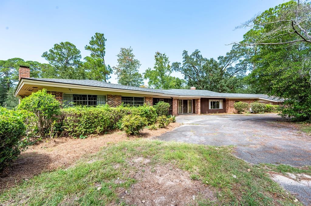 Property Photo:  410 Pinecrest Dr  GA 31707 