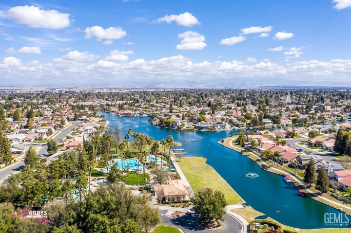 Property Photo:  8503 Sun Harbor Drive  CA 93312 
