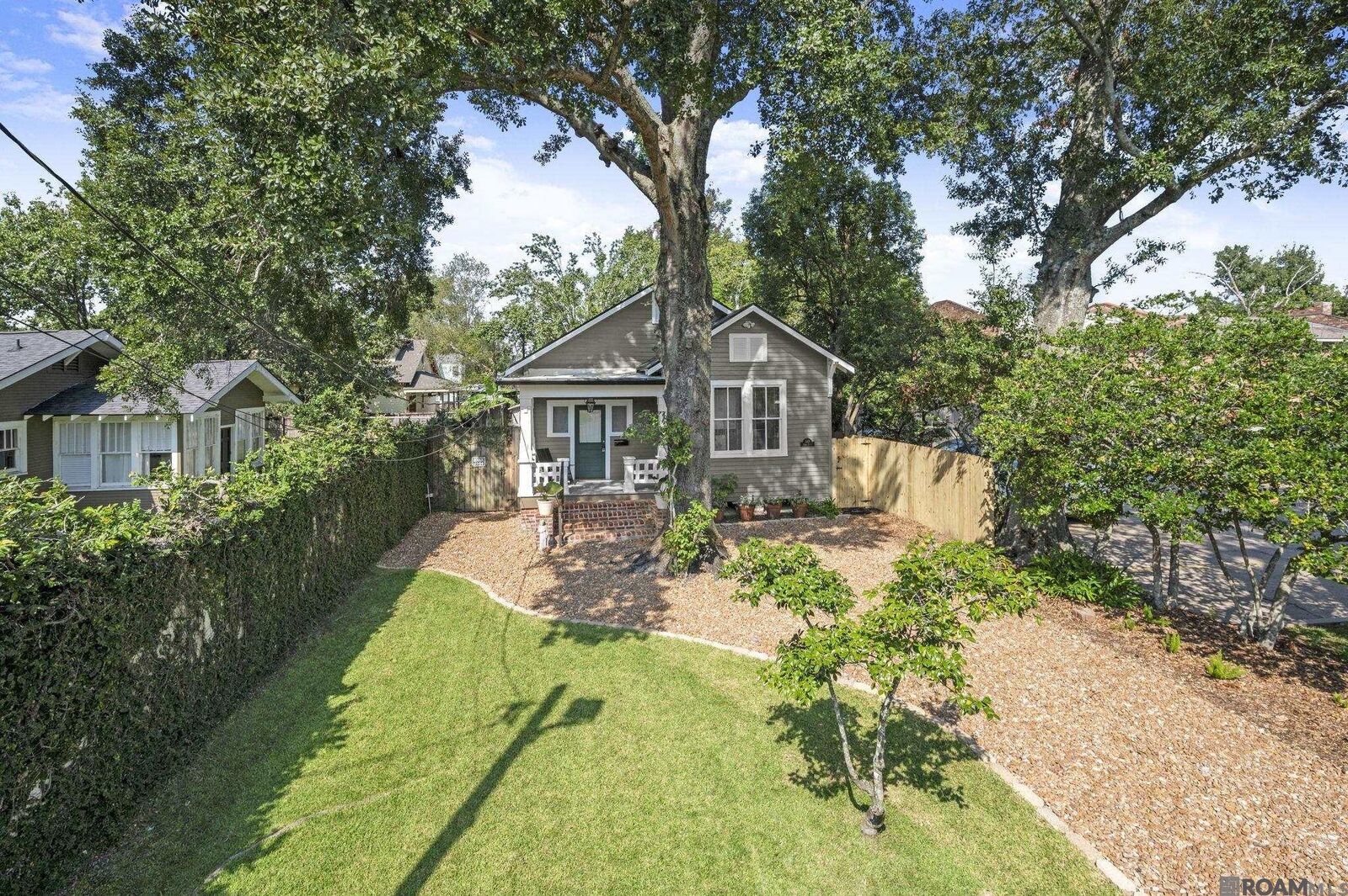 Property Photo: 562 Terry Dr LA 70806