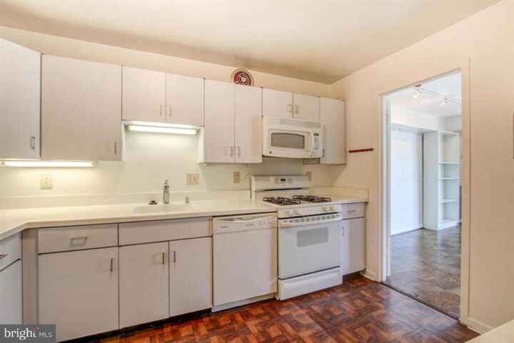 Property Photo: 4620 N Park Avenue 1611 E MD 20815