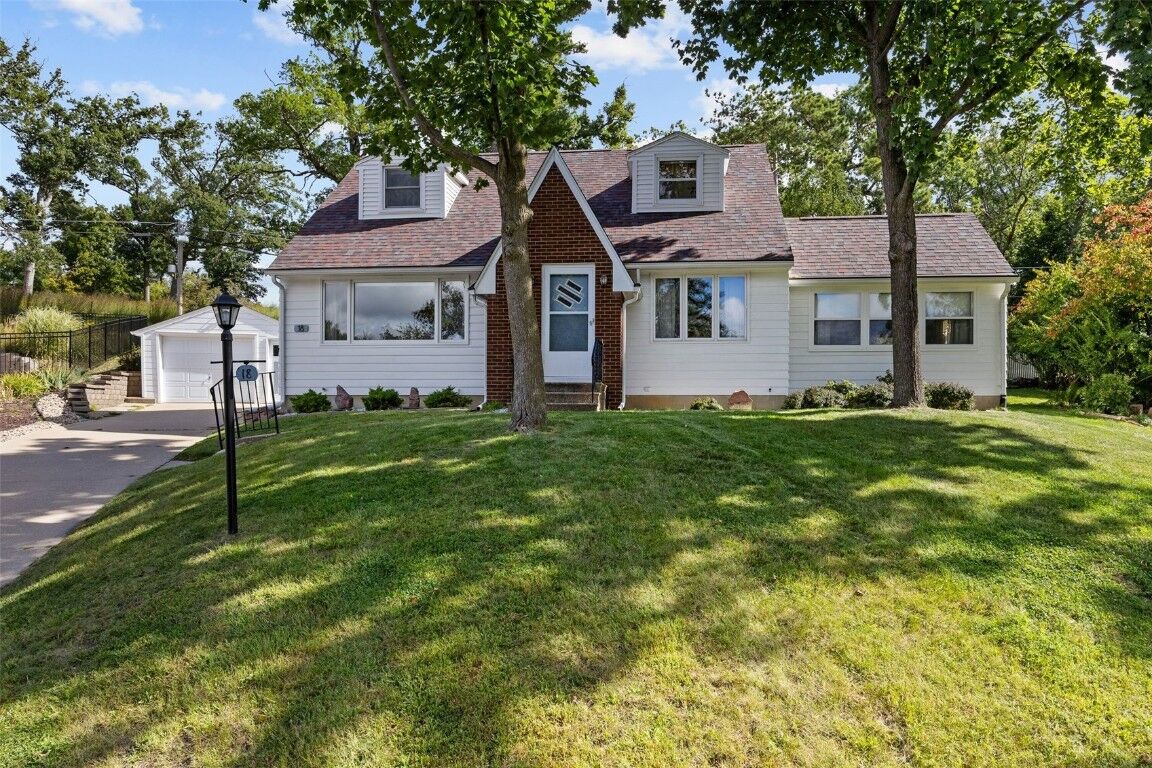 Property Photo:  18 Blake Terrace SE  IA 52403 