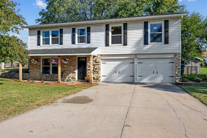 Property Photo:  390 Crandall Dr NE  IA 52402 