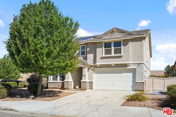 Property Photo: 1735 W Newgrove St CA 93534