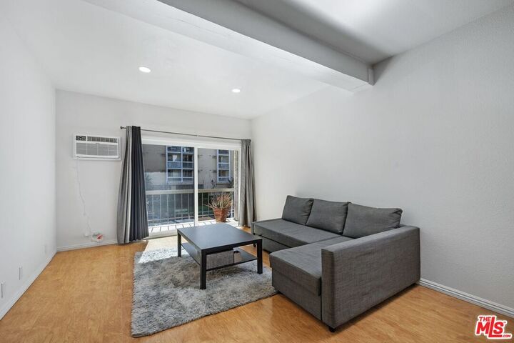 Property Photo:  1440 Veteran Ave  CA 90024 