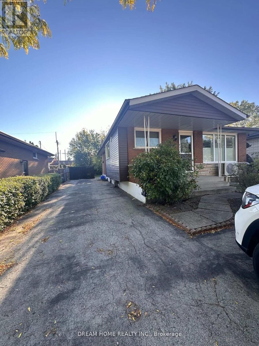 Photo de la propriété:  5 Empire Court Main  ON L8K 4H4 