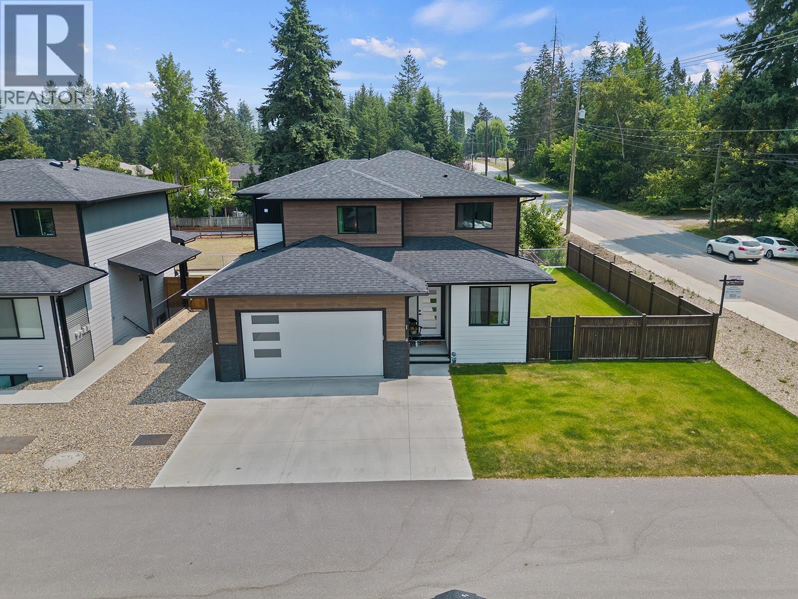 Property Photo: 1441 20 Avenue Southeast 1 BC V1E 2M9