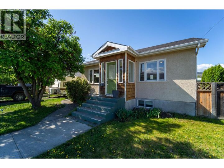 Property Photo:  551 Linden Avenue  BC V2B 2N5 
