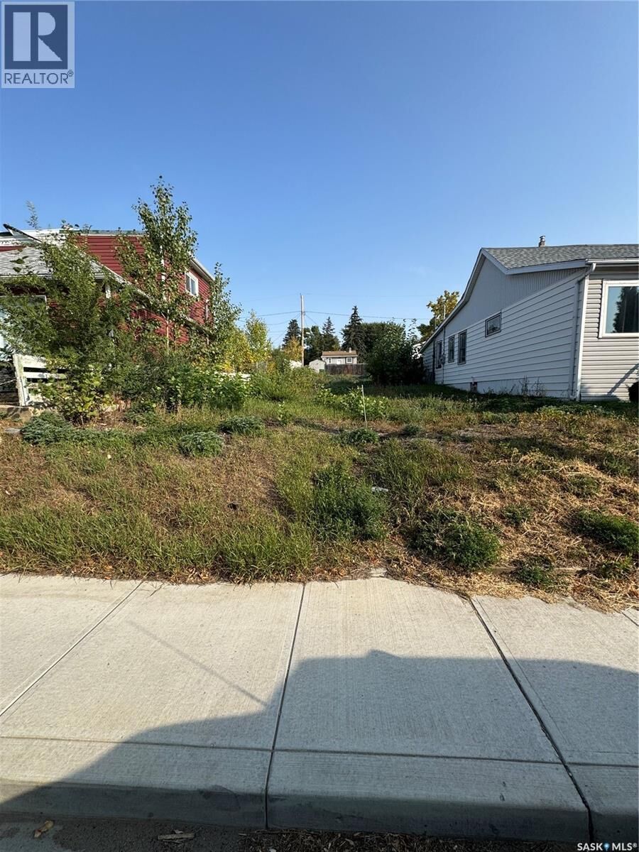 Property Photo:  958 Athabasca Street W  SK S6H 2E4 