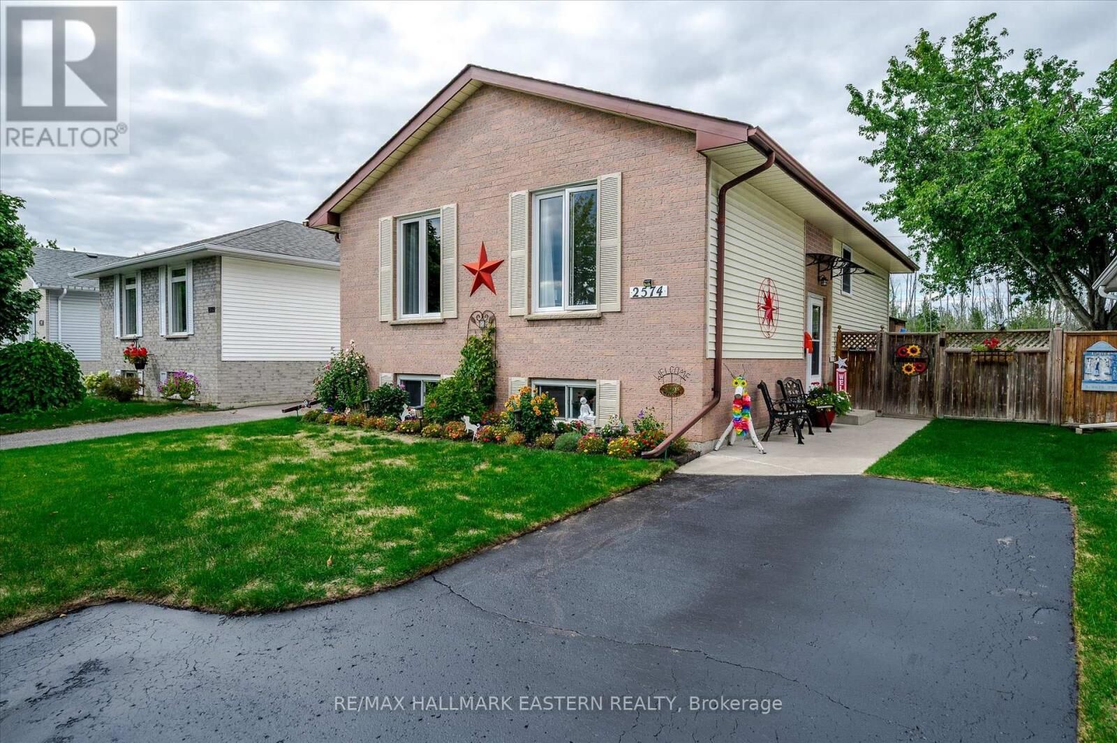 Property Photo: 2574 Foxmeadow Road ON K9L 1X2