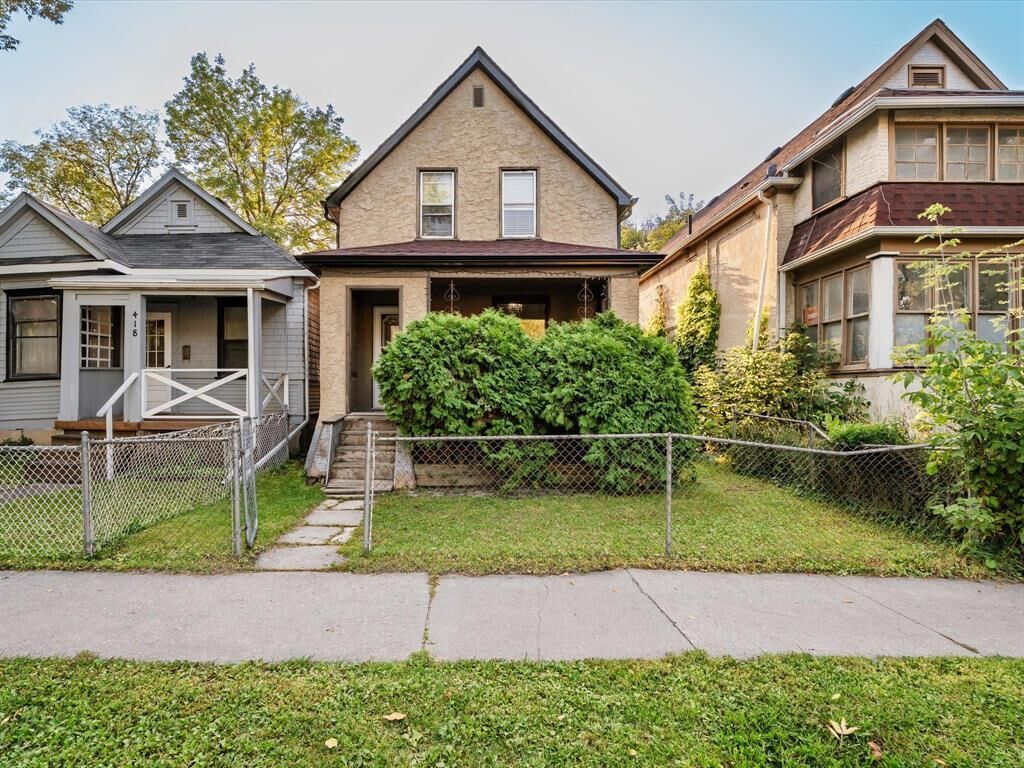 Property Photo:  422 Toronto Street  MB R3G 1S5 