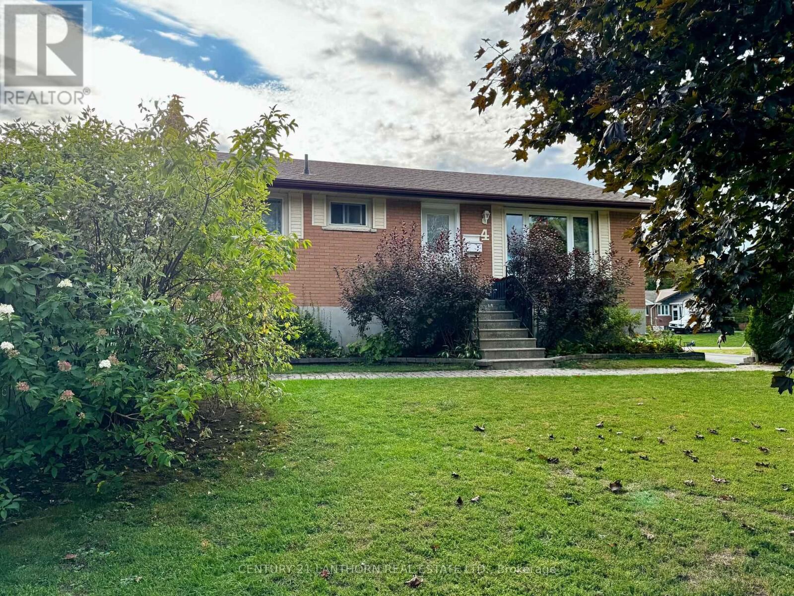 Property Photo:  4 Highview Crescent  ON K8P 3G4 