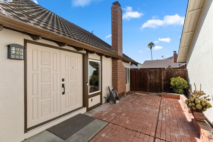 Property Photo:  5139 Dryden Ct  CA 94560 