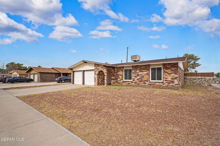 Property Photo:  