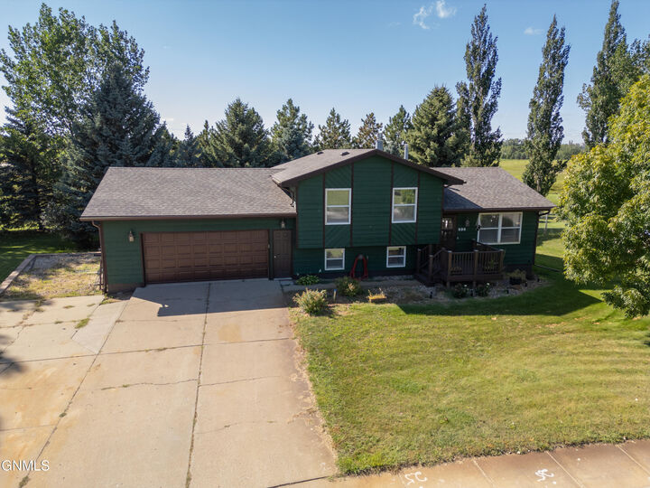 Property Photo:  996 Heart Drive  ND 58601 