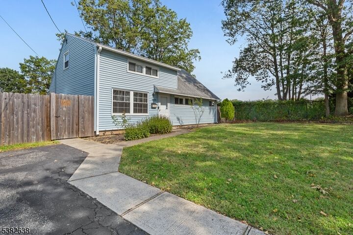 Property Photo:  990 Rebecca Pl  NJ 08830 