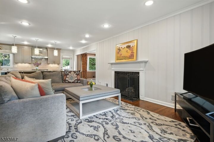 Property Photo:  15 Catalpa Rd  NJ 07960 