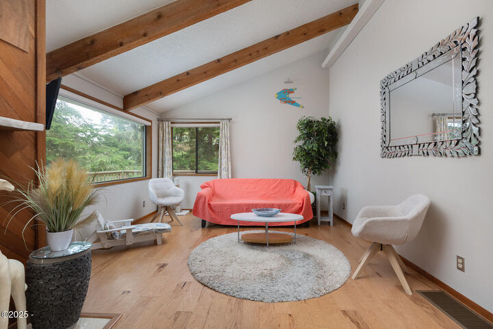 Property Photo:  2011 NE Devil'S Ridge Road  OR 97367 