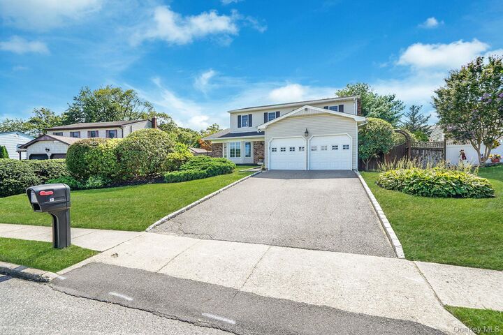 Property Photo:  12 Morris Avenue  NY 11755 