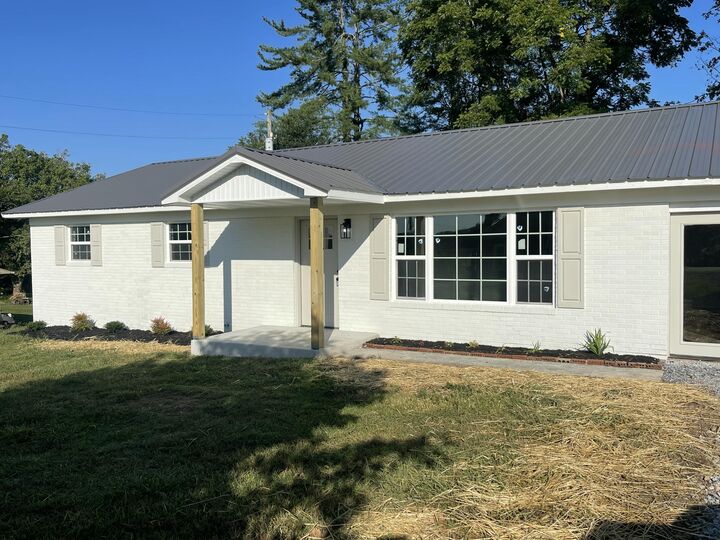 Property Photo:  203 Lakeview Circle  TN 37708 