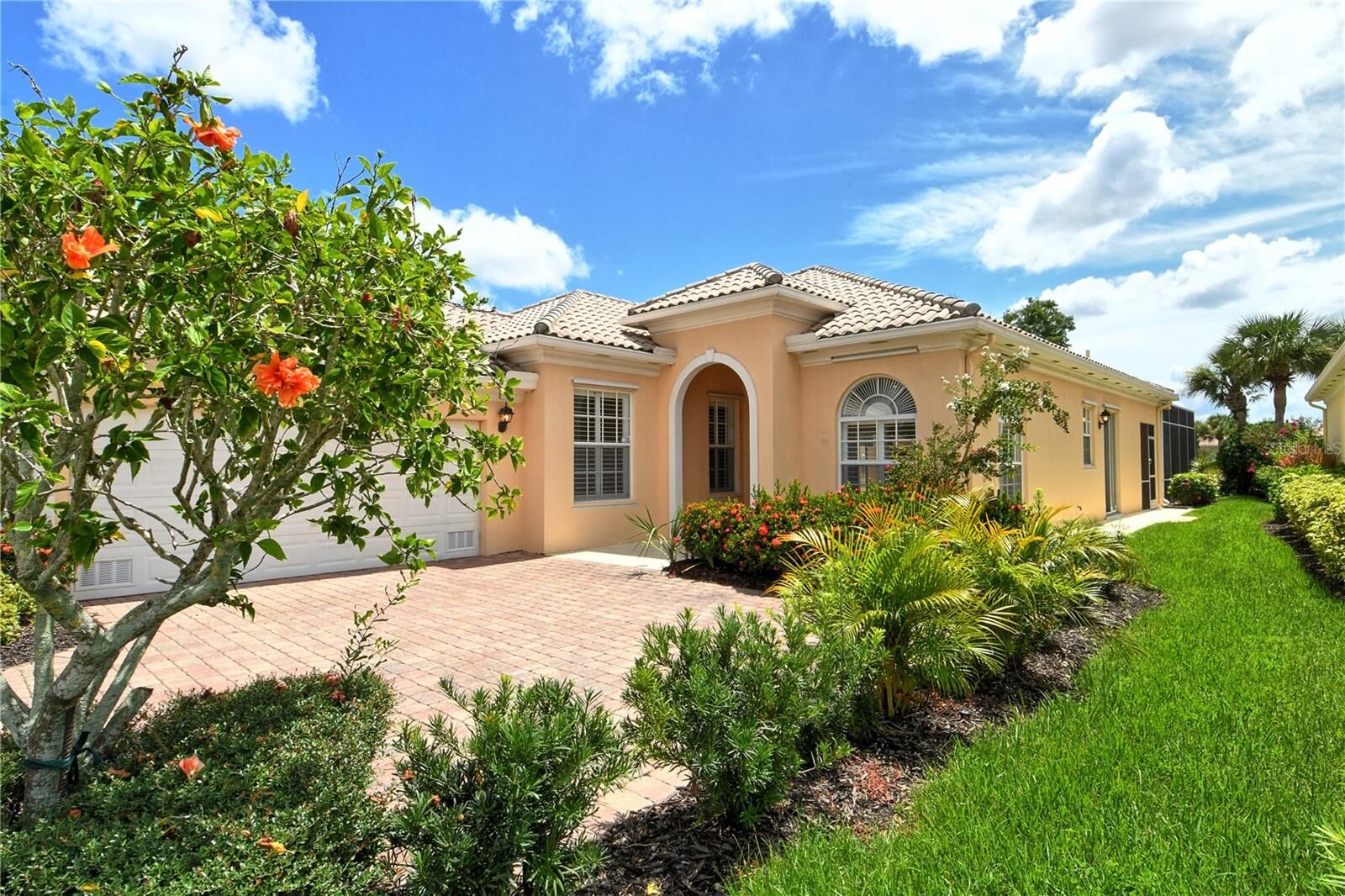 Property Photo:  5562 Octonia Place  FL 34238 